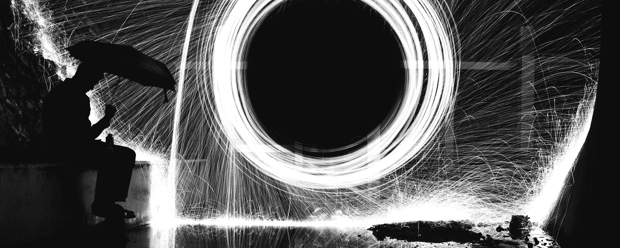 Spinning light trails